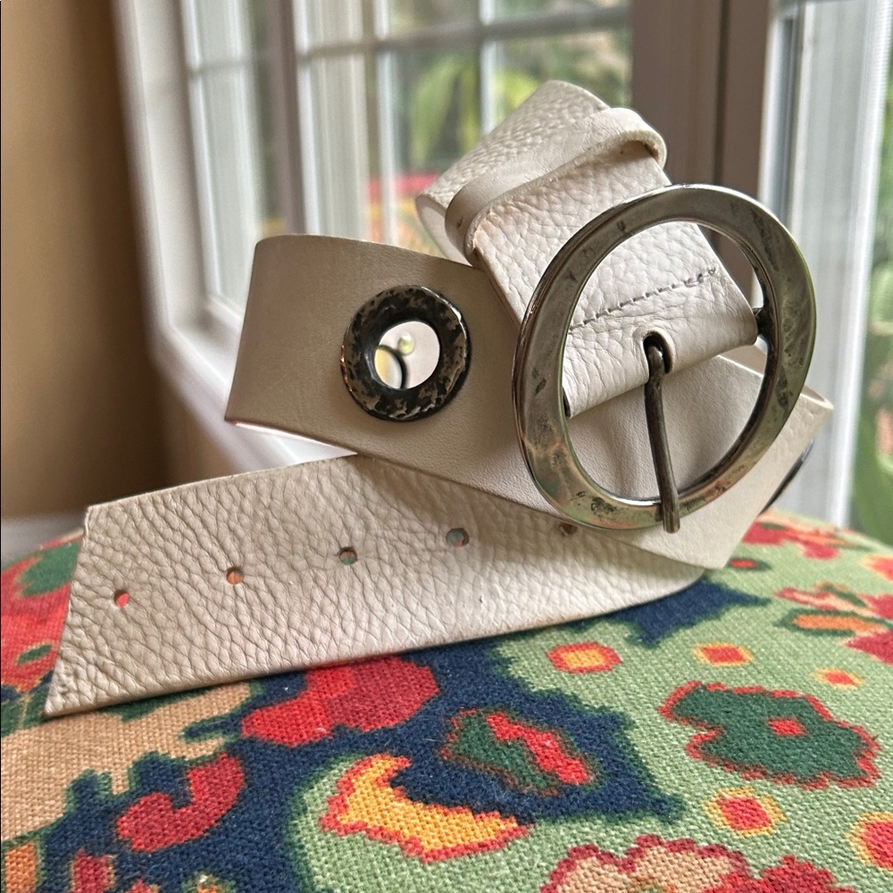 Vintage Made in Italy Garuglieri White Distressed Leather Belt, Silver Buckle - Picture 2 of 11